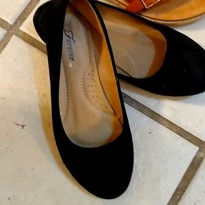 Forever women's Flats size 7.5